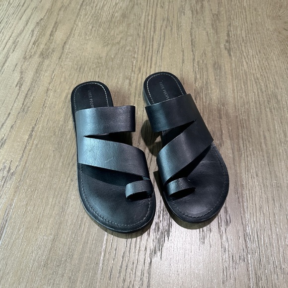 Free People Shoes - Free People Toe Ring Sandals Size EU 37 / U.S. 6.5-7 Black